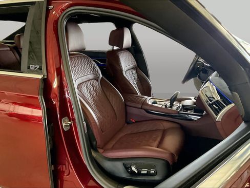Used 2022 BMW ALPINA B7 xDrive w/ Luxury Rear Seating Package AWD/4WD image 8