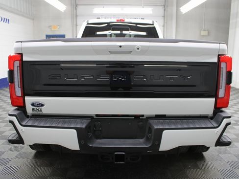 Used 2025 Ford F450 Platinum w/ FX4 Off-Road Package image 44