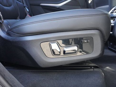 Used 2023 BMW X7 xDrive40i w/ Premium Package image 54