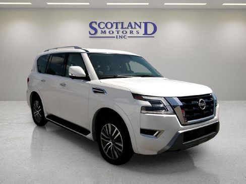 Used 2024 Nissan Armada SL w/ Captain's Chairs Package image 4