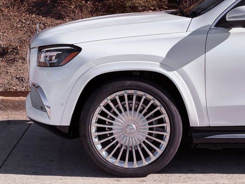 Used 2023 Mercedes-Benz Maybach GLS 600 4MATIC image 11