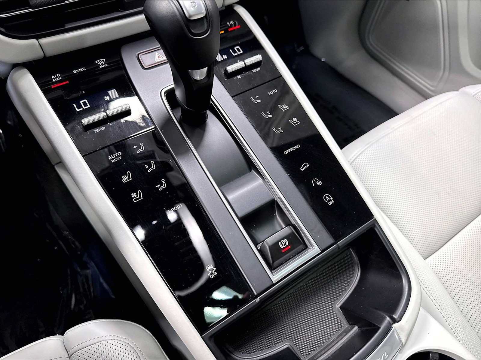 Used 2026 Porsche Macan AWD/4WD image 41
