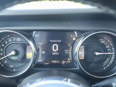 Used 2023 Jeep Wrangler Unlimited Sahara w/ Cold Weather Group AWD/4WD image 24