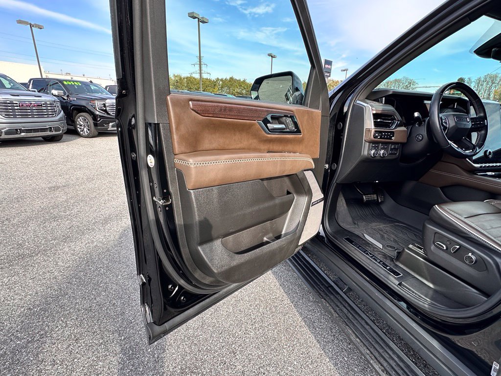 Certified 2025 GMC Yukon Denali Ultimate AWD/4WD image 24