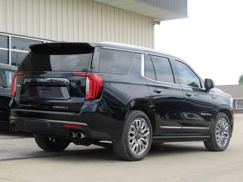 Used 2024 GMC Yukon Denali Ultimate AWD/4WD image 3