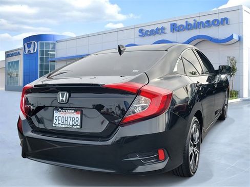 Certified 2017 Honda Civic EX-T image 4