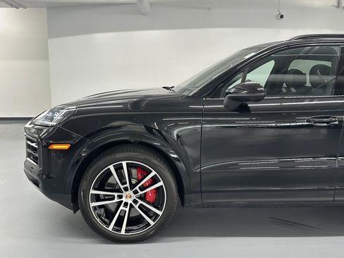 Used 2026 Porsche Cayenne S AWD/4WD image 9
