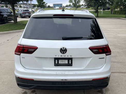 Certified 2023 Volkswagen Tiguan SE w/ Panoramic Sunroof Package AWD/4WD image 9