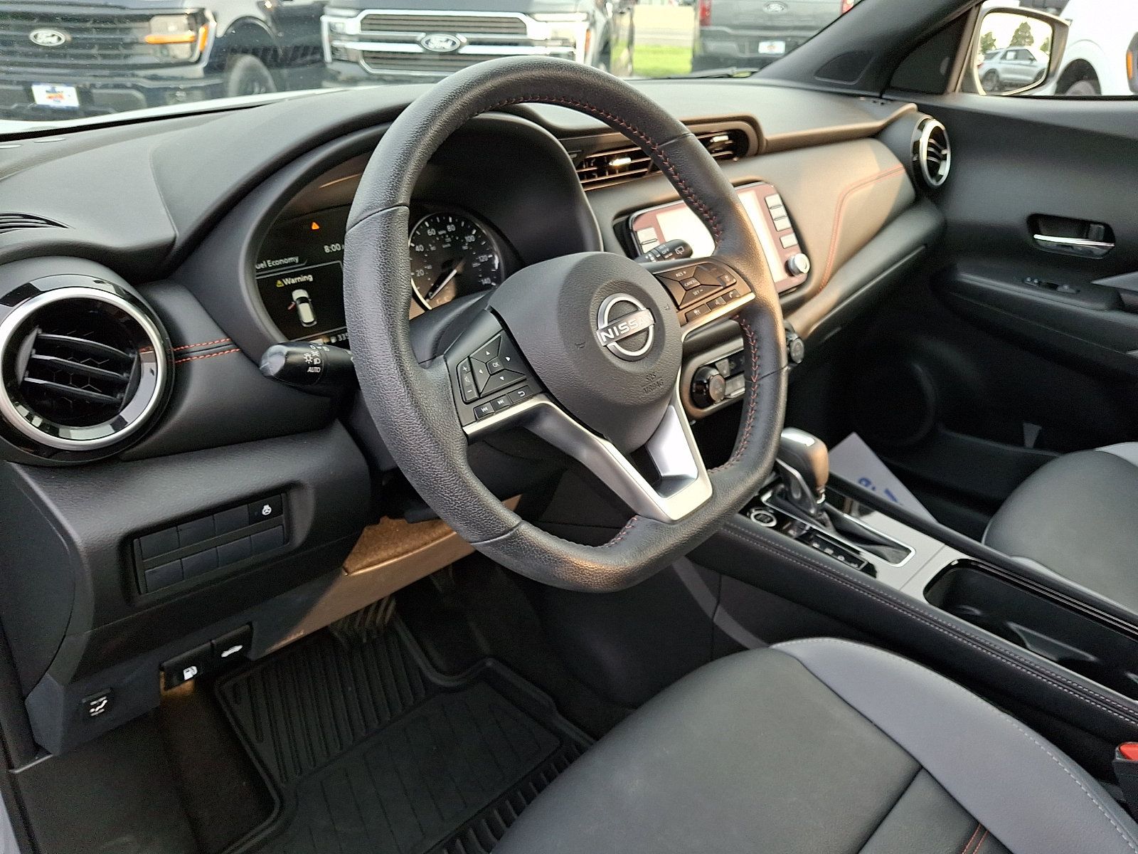 Used 2023 Nissan Kicks SR w/ SR Premium Package FWD image 16