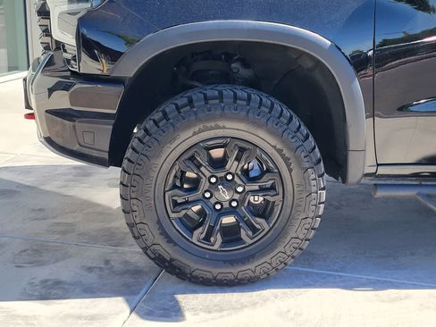 Used 2023 Chevrolet Silverado 1500 ZR2 w/ Technology Package AWD/4WD image 8