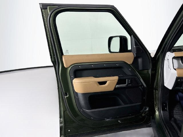New 2026 Land Rover Defender 110 X-Dynamic SE AWD/4WD image 11