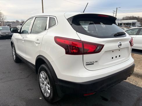 Used 2018 Nissan Rogue Sport S image 5