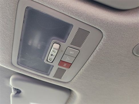 Used 2025 Hyundai Venue Limited image 25