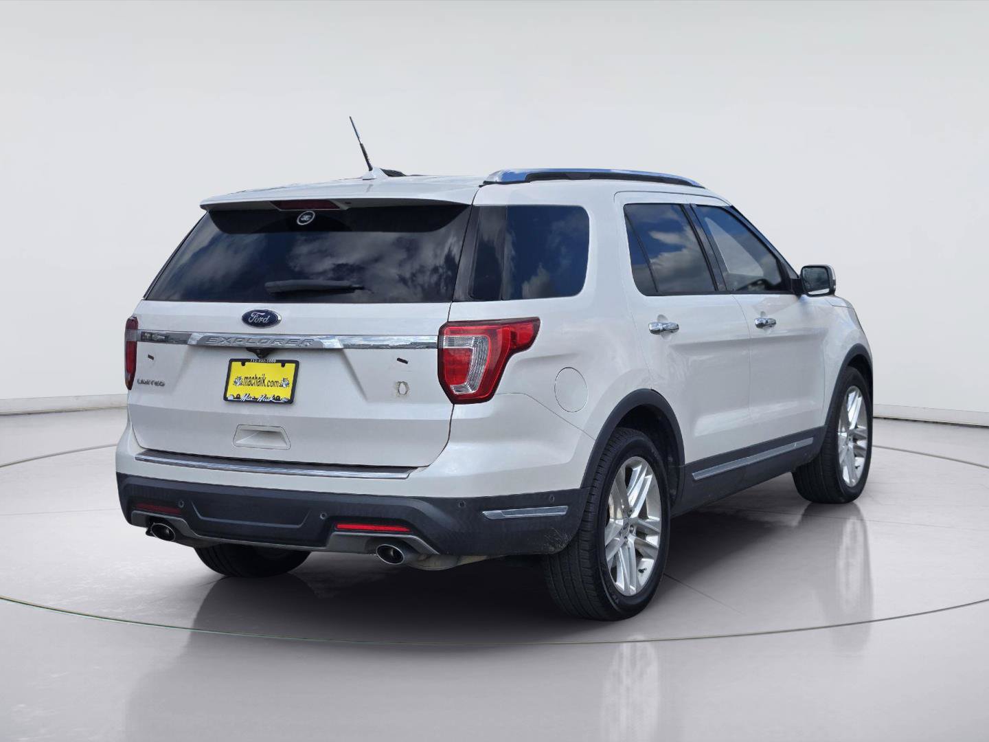 Used 2018 Ford Explorer Limited w/ Equipment Group 301A FWD image 5