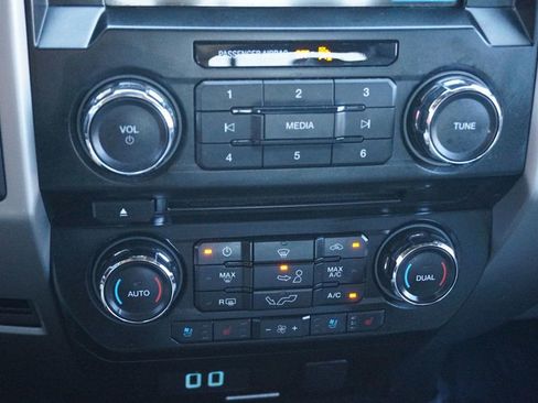 Used 2018 Ford F150 Lariat image 37