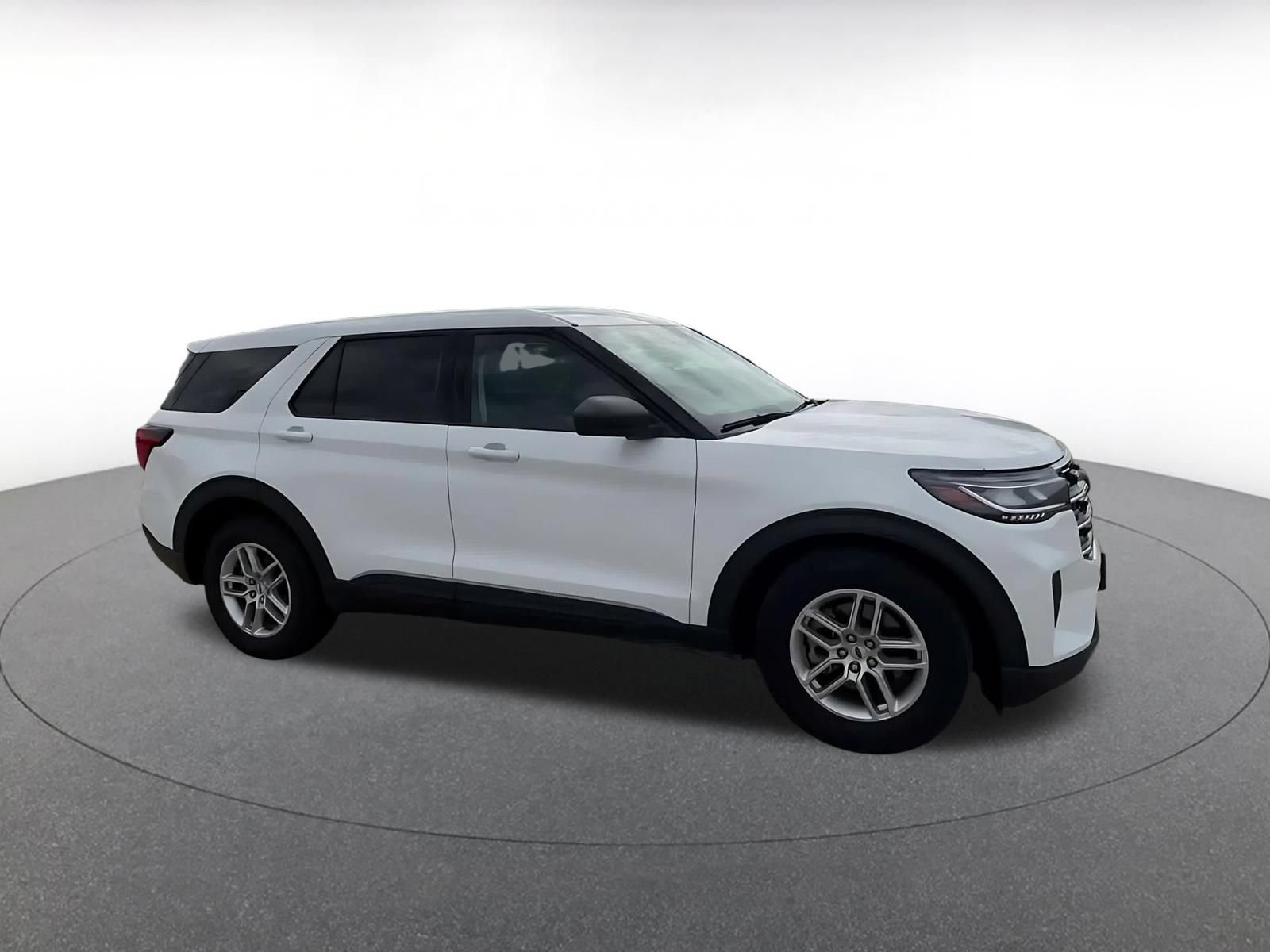 Used 2026 Ford Explorer Active RWD image 2