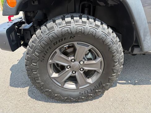 Used 2017 Jeep Wrangler Unlimited Rubicon AWD/4WD image 11