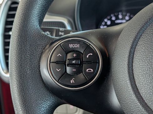 Used 2022 Kia Soul LX image 16