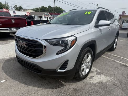 Used 2019 GMC Terrain SLE w/ Driver Convenience Package FWD image 1