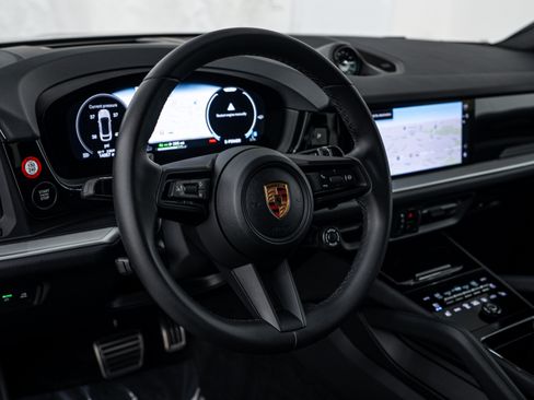 Certified 2025 Porsche Cayenne S AWD/4WD image 13