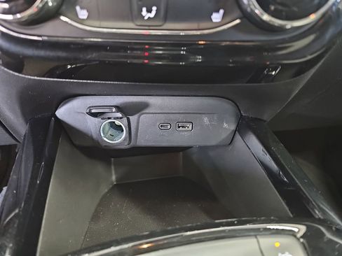 Used 2025 Chevrolet Trax LT w/ LT Convenience Package FWD image 20