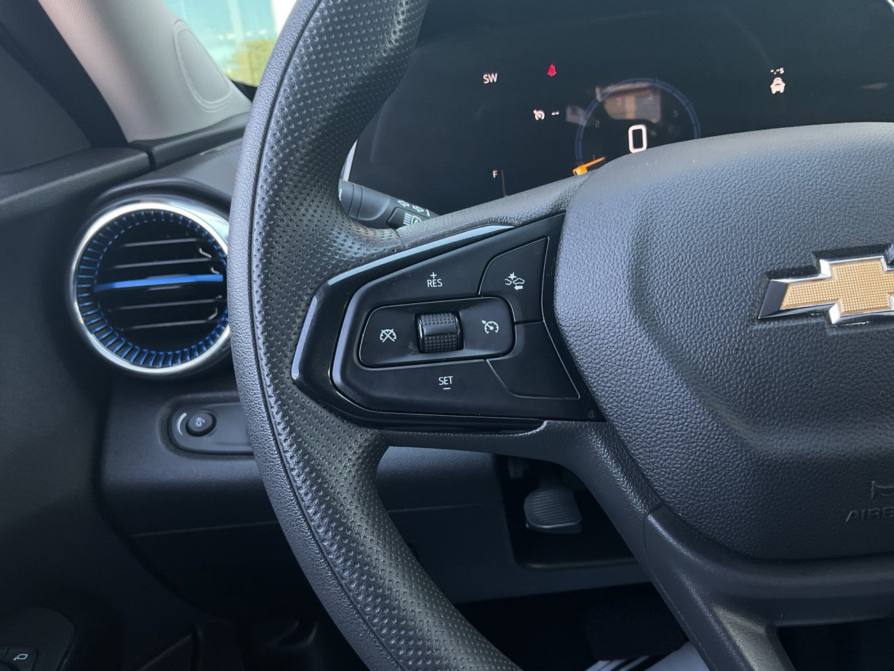 Used 2025 Chevrolet Trax LT FWD image 31