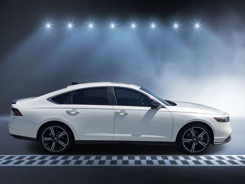 Used 2024 Honda Accord Sport image 2