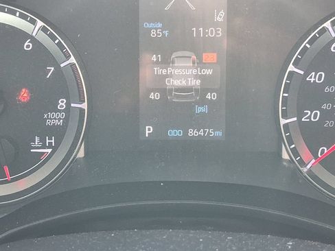 Used 2022 Toyota Highlander LE FWD image 29