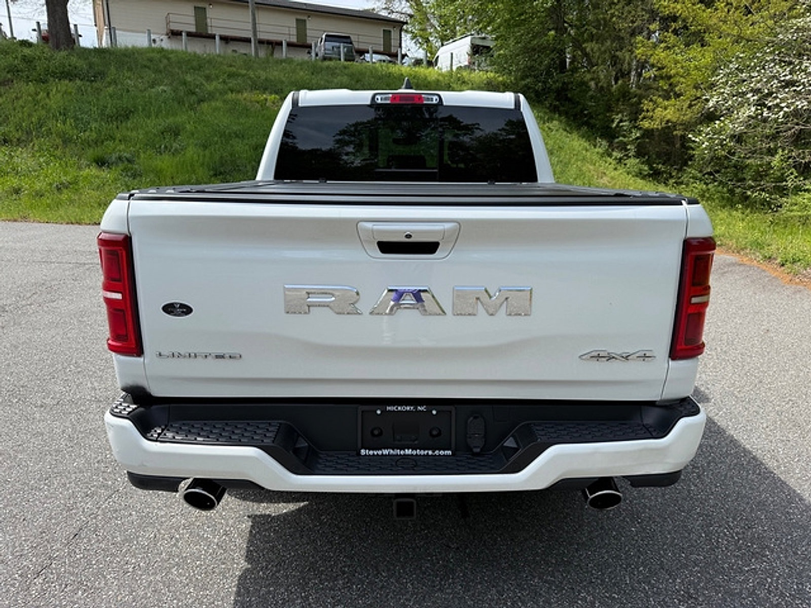 Used 2025 RAM 1500 Limited w/ Body Color Bumper Group AWD/4WD image 9