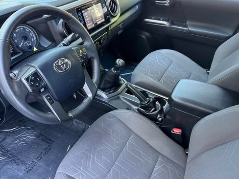 Certified 2017 Toyota Tacoma TRD Off-Road AWD/4WD image 9