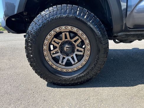 Used 2020 Toyota Tacoma TRD Off-Road w/ TRD Premium Off Road Package AWD/4WD image 31