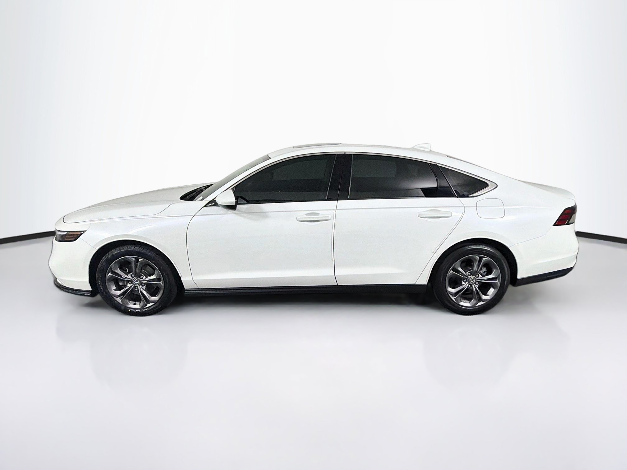 Used 2023 Honda Accord EX image 4
