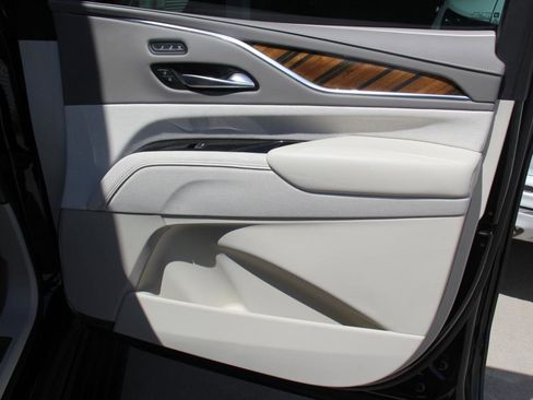 Used 2023 Cadillac Escalade ESV Sport Platinum AWD/4WD image 41