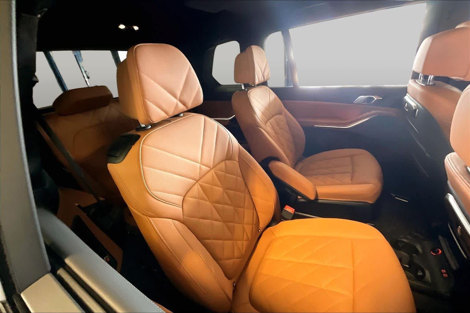 Used 2024 BMW X7 xDrive40i w/ M Sport Package AWD/4WD image 18