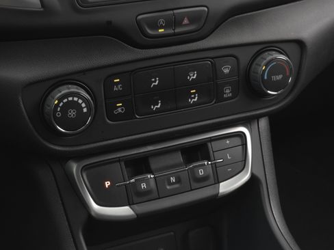 Used 2024 GMC Terrain SLE image 16