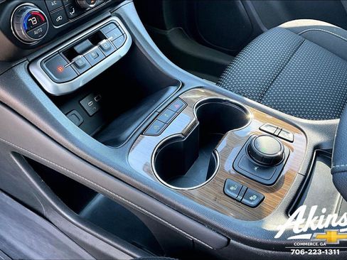 Certified 2023 GMC Acadia SLE w/ Driver Convenience Package image 14