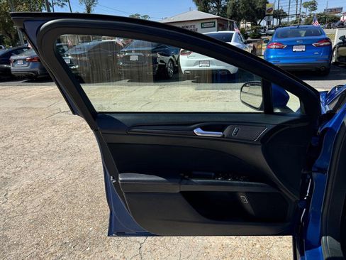 Used 2018 Ford Fusion SE w/ Equipment Group 601A image 12