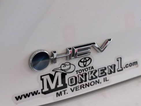 Used 2025 Toyota Camry SE image 10