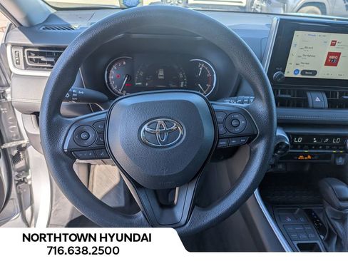 Used 2025 Toyota RAV4 XLE AWD/4WD image 7