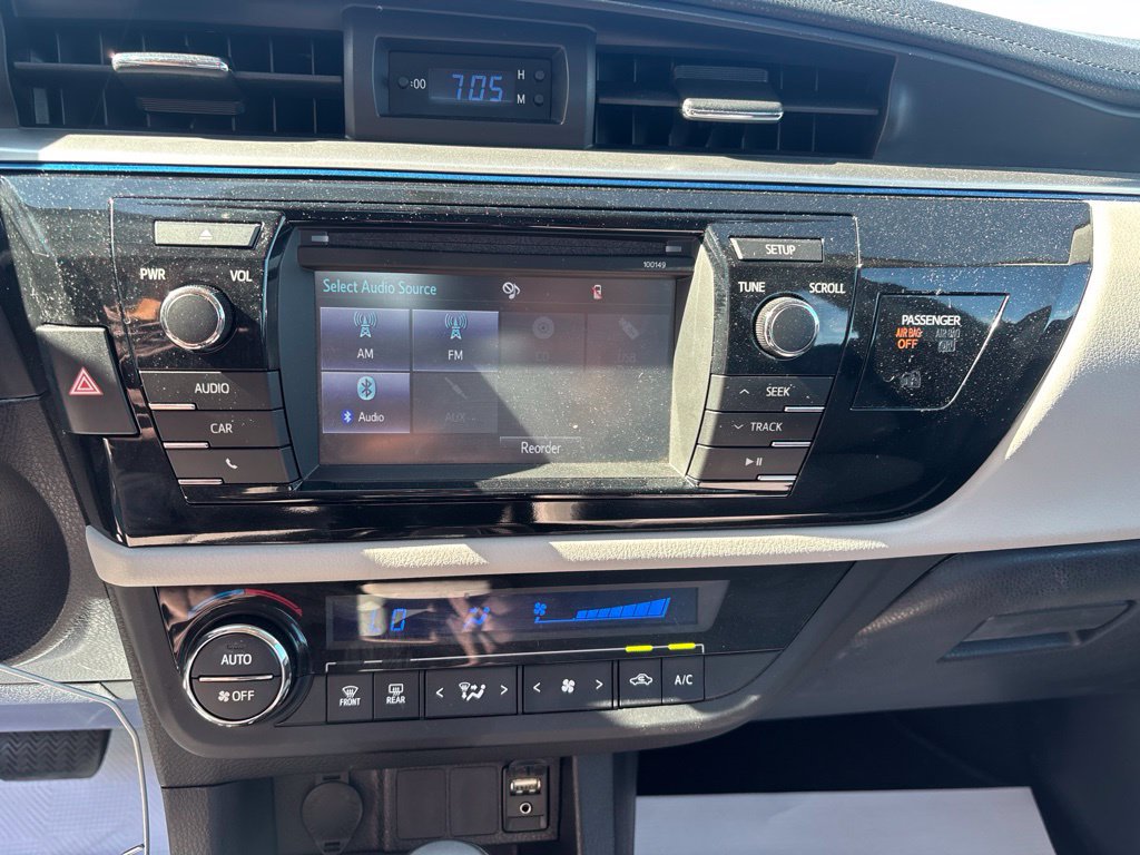 Used 2015 Toyota Corolla LE FWD image 19
