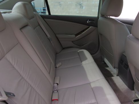 Used 2007 Nissan Altima 3.5 SL w/ Emergency Aid Pkg image 12