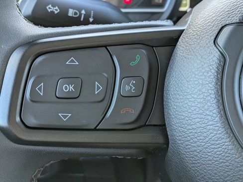 Certified 2025 Jeep Gladiator Sport AWD/4WD image 16