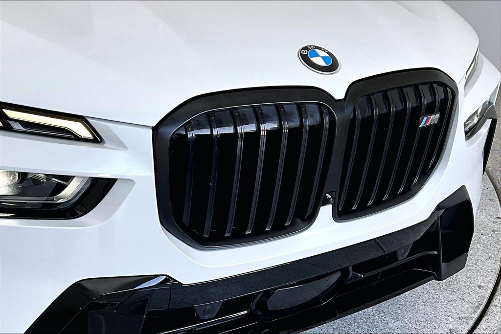 Used 2024 BMW X7 M60i AWD/4WD image 36