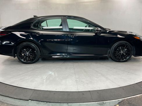 Used 2022 Toyota Camry SE FWD image 7
