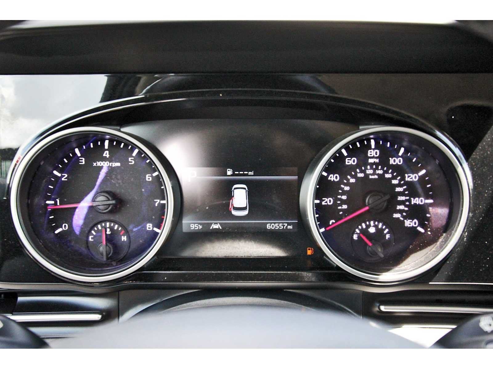 Used 2024 Kia Carnival EX FWD image 15