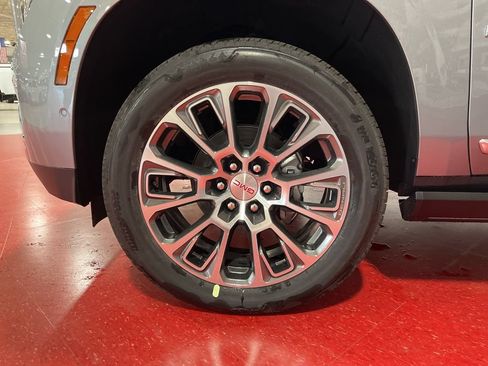 New 2026 GMC Yukon XL Denali w/ Sun & Power Step Package AWD/4WD image 9