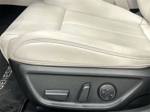 Used 2024 Genesis G70 2.5T image 27