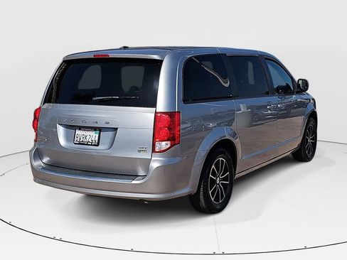 Used 2019 Dodge Grand Caravan GT FWD image 3