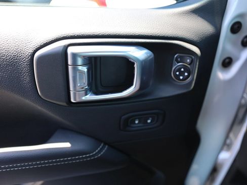 Used 2023 Jeep Wrangler Unlimited Sahara AWD/4WD image 37
