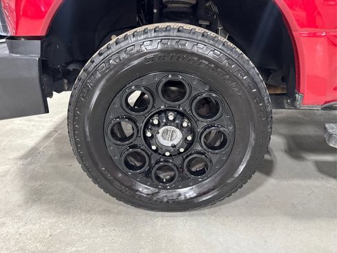 Used 2022 Ford F350 Lariat w/ Black Appearance Package image 13